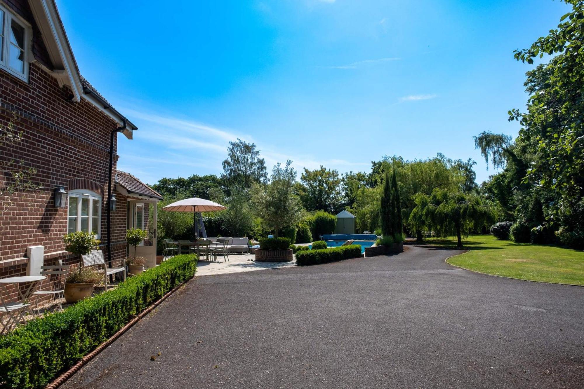 The Lodge New Milton Exterior photo